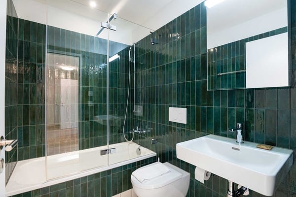 Grosse, moderne und frisch renovierte 3 Zimmer Wohnungen mit Balkon 23