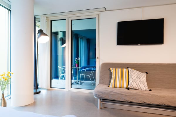 Möbliertes, modernes 2.5 Zimmer Studio mit Balkon 6