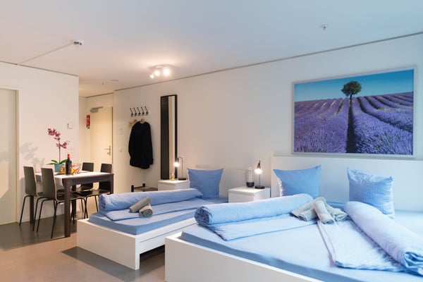 Möbliertes, modernes 2.5 Zimmer Studio mit Balkon 9