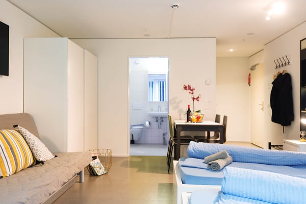 Möbliertes, modernes 2.5 Zimmer Studio mit Balkon 10