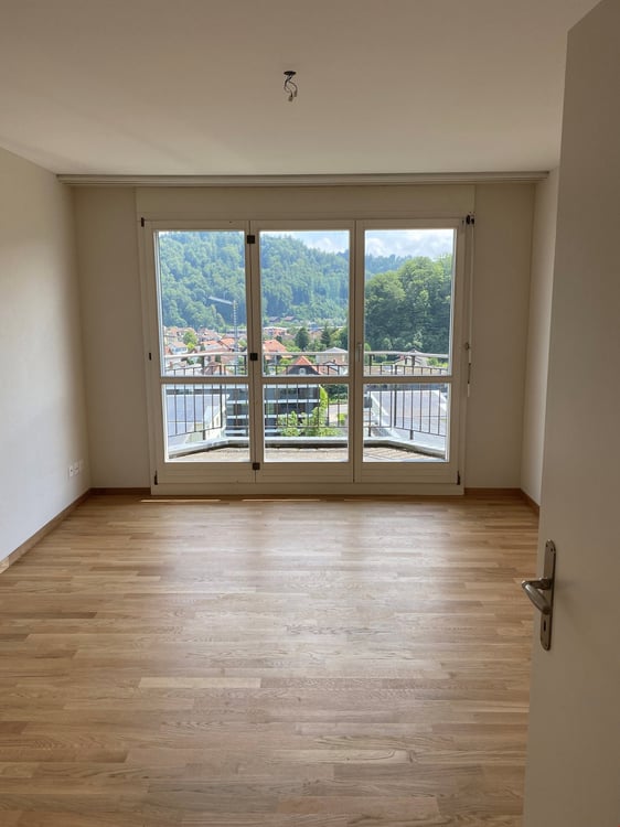 4 1/2 Zimmerwohung, 110 m2,  CHF 1'850 plus  CHF 250.00 Nebenkosten 4