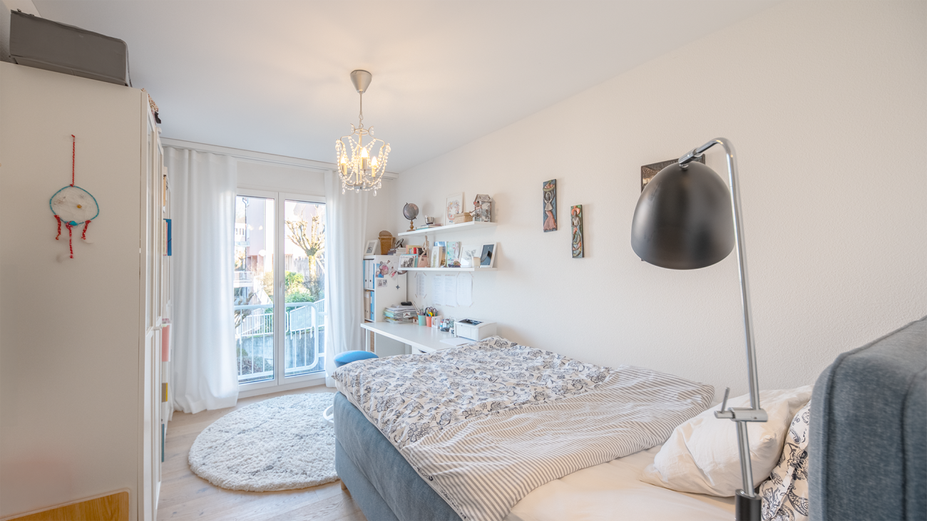 Neuwertige und sehr gepflegte 4.5-Zimmer-Dachwohnung an Hanglage mit Weitblick