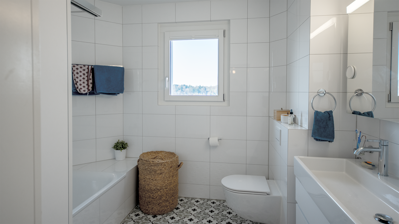 Neuwertige und sehr gepflegte 4.5-Zimmer-Dachwohnung an Hanglage mit Weitblick