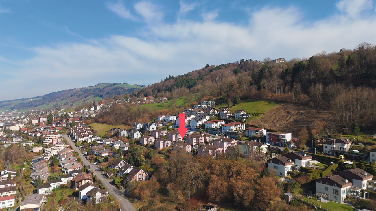 Neuwertige und sehr gepflegte 4.5-Zimmer-Dachwohnung an Hanglage mit Weitblick