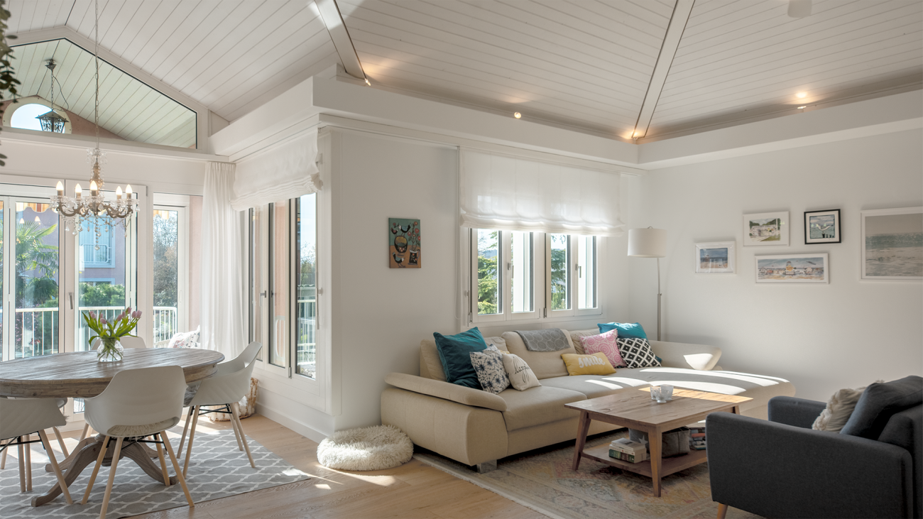 Neuwertige und sehr gepflegte 4.5-Zimmer-Dachwohnung an Hanglage mit Weitblick