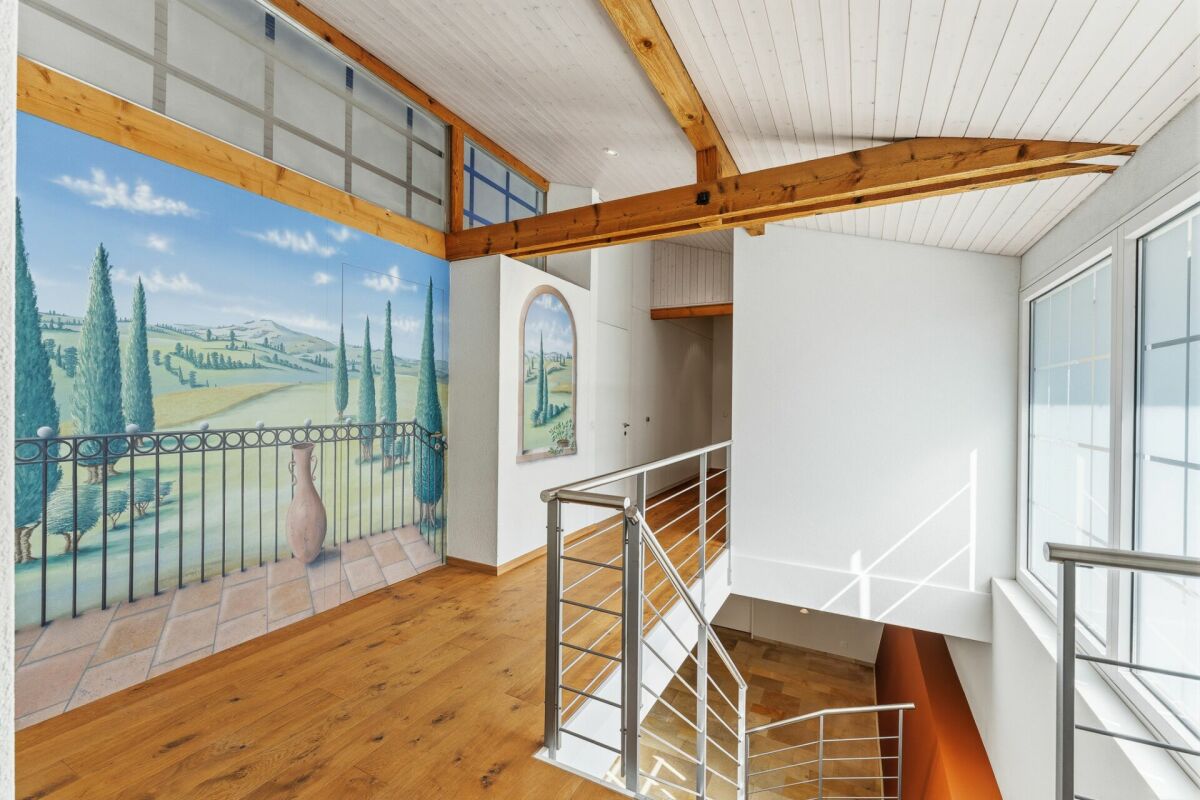 Grosszügiges und gepflegtes einseitig angebautes 5.5-Zimmer-Einfamilienhaus am Fusse des Zugerbergs