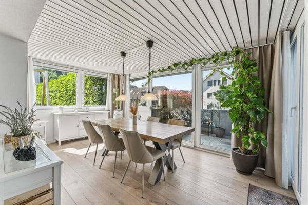 Moderne und gepflegte 4.5-Zimmerwohnung mit grosszügiger Sonnenterrasse in Greppen 7