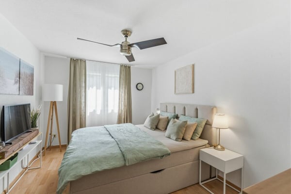 Moderne und gepflegte 4.5-Zimmerwohnung mit grosszügiger Sonnenterrasse in Greppen 8
