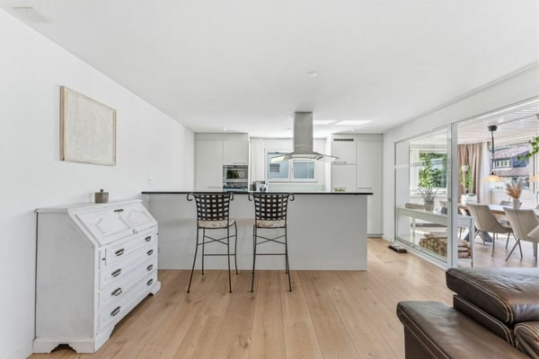 Moderne und gepflegte 4.5-Zimmerwohnung mit grosszügiger Sonnenterrasse in Greppen 5