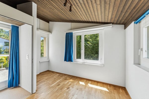 Grosszügiges Einfamilienhaus mit Einliegerstudio an sehr ruhiger und sonniger Lage 9