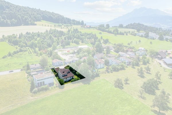 Grosszügiges Einfamilienhaus mit Einliegerstudio an sehr ruhiger und sonniger Lage 2