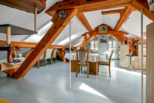 Wohnhaus mit Restaurant 6