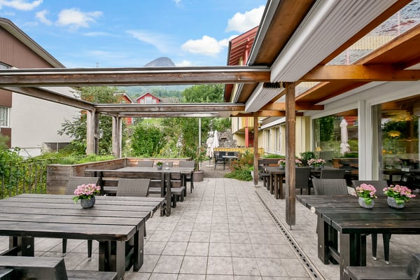 Wohnhaus mit Restaurant 3