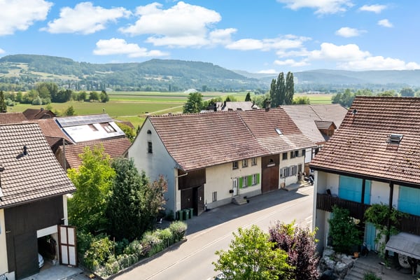 Aussergewöhnliches Haus mit viel Potential 1