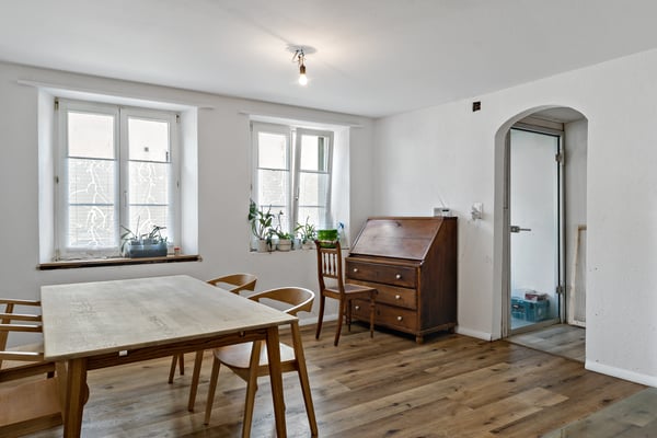 Aussergewöhnliches Haus mit viel Potential 8