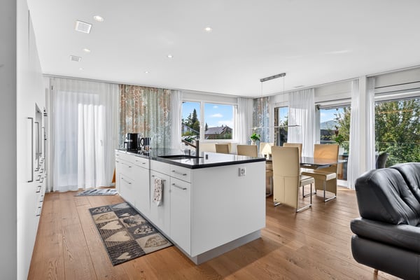 Toplage: Gesamthaus mit 6.5 & 3.5 Zimmer 10