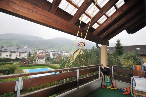 Grosszügige 4.5-Zimmer-Wohnung mit Schwimmbad zur Mitbenutzung 2