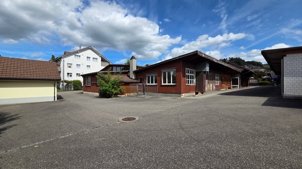 Gewerbe- und Lagerflächen in Unterkulm – Zwischennutzung ab sofort verfügbar 1