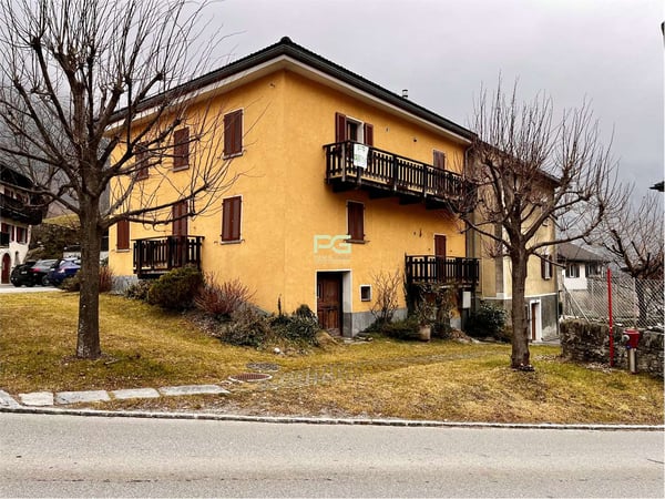 Casa bifamiliare a Mesocco 1