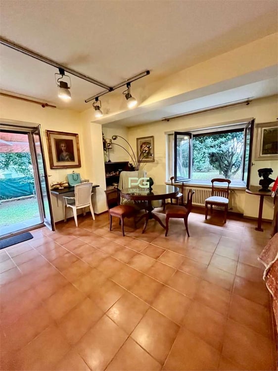 Casa di 3 appartamenti con grande giardino 1