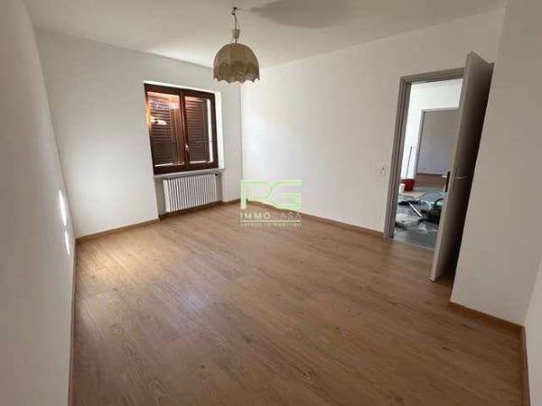 Casa plurifamiliare + stalla 4