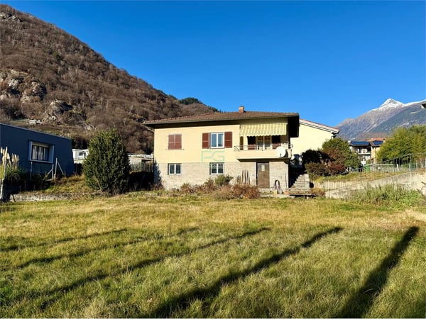 Casa unifamiliare con grande giardino 1