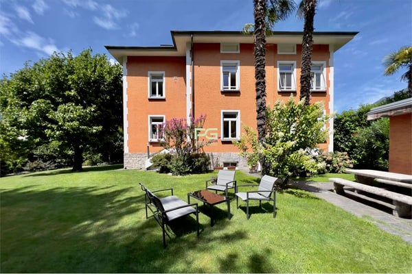 Splendida villa d'epoca con ampio giardino 2