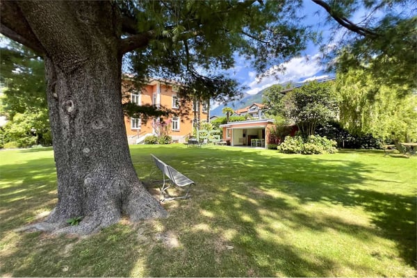 Splendida villa d'epoca con ampio giardino 3