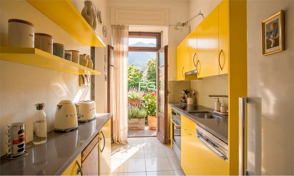 Villa di 2 appartamenti con piscina e dependance 1