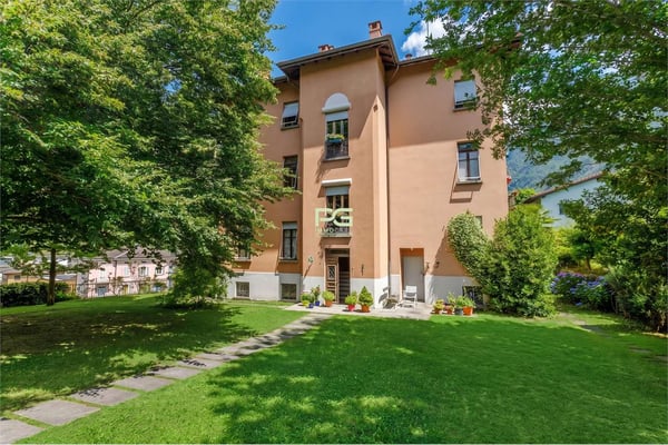 Villa di 2 appartamenti con piscina 2