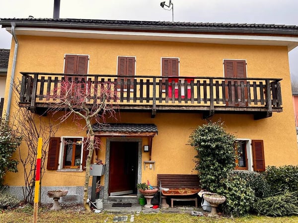 Casa bifamiliare in vendita a Mesocco 1