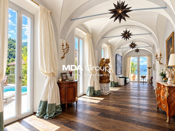 Villa - Curio 12