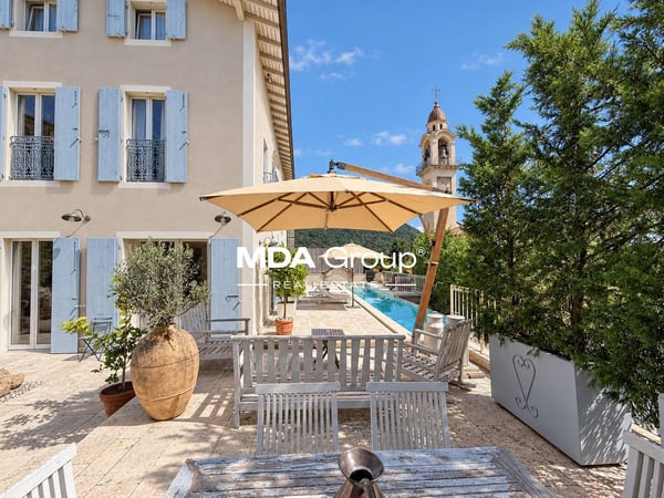 Villa - Curio 7