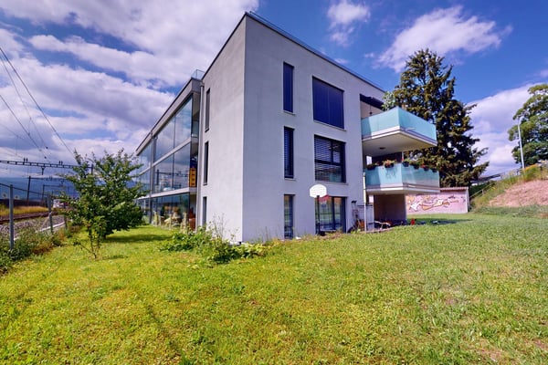 Lichtdurchflutete Traumwohnung in Studen 2