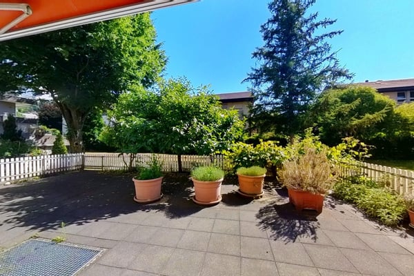 Grosszügige Parterre-Wohnung mit Terrasse 1