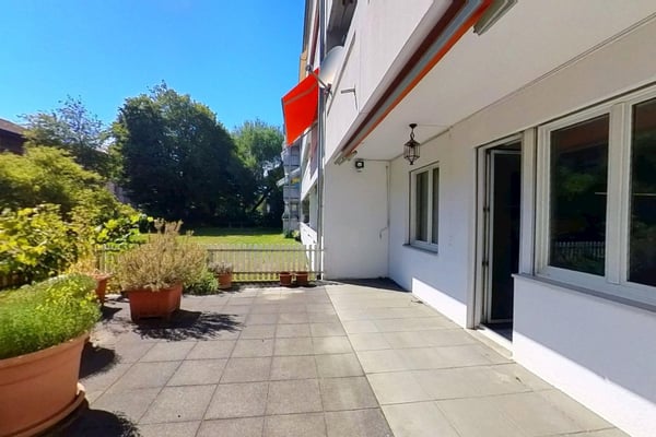 Grosszügige Parterre-Wohnung mit Terrasse 2