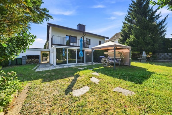 Familienhaus mit traumhaftem Garten 12