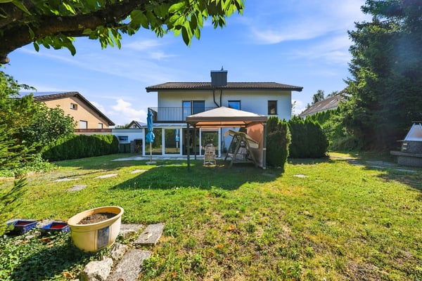Familienhaus mit traumhaftem Garten 11