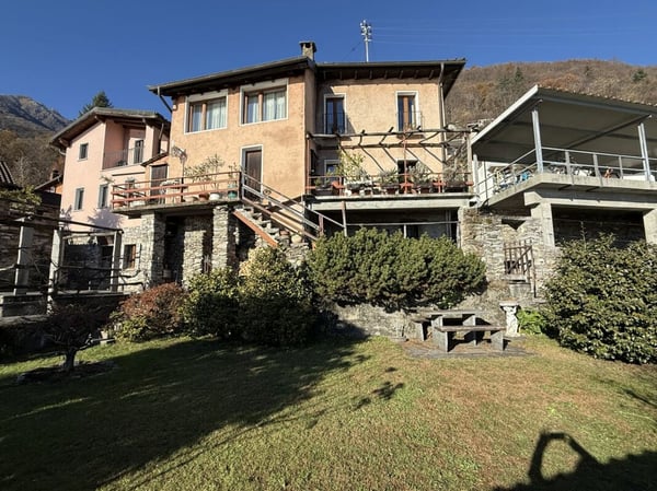 Un complesso di rustici a Brissago. Adatto per l'attività Bed & Breakfast 11