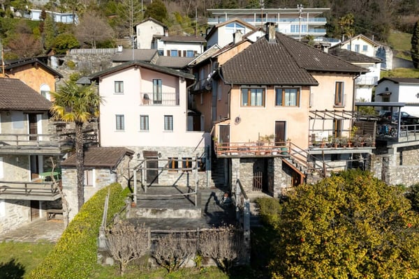 Un complesso di rustici a Brissago. Adatto per l'attività Bed & Breakfast 3