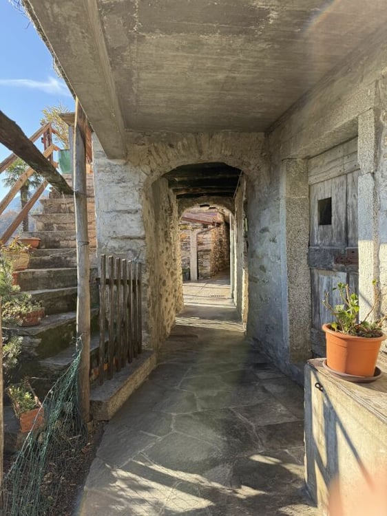 Un complesso di rustici a Brissago. Adatto per l'attività Bed & Breakfast 22