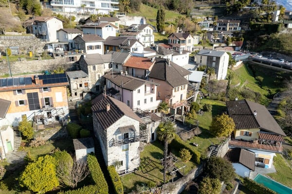 Un complesso di rustici a Brissago. Adatto per l'attività Bed & Breakfast 4
