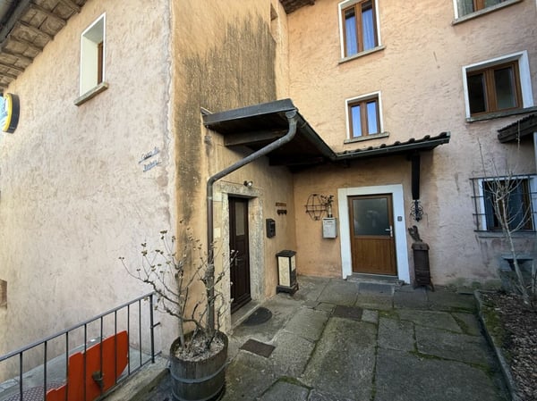 Un complesso di rustici a Brissago. Adatto per l'attività Bed & Breakfast 23