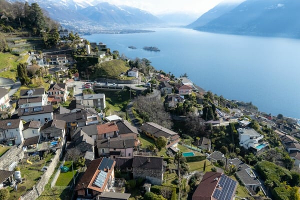Un complesso di rustici a Brissago. Adatto per l'attività Bed & Breakfast 2