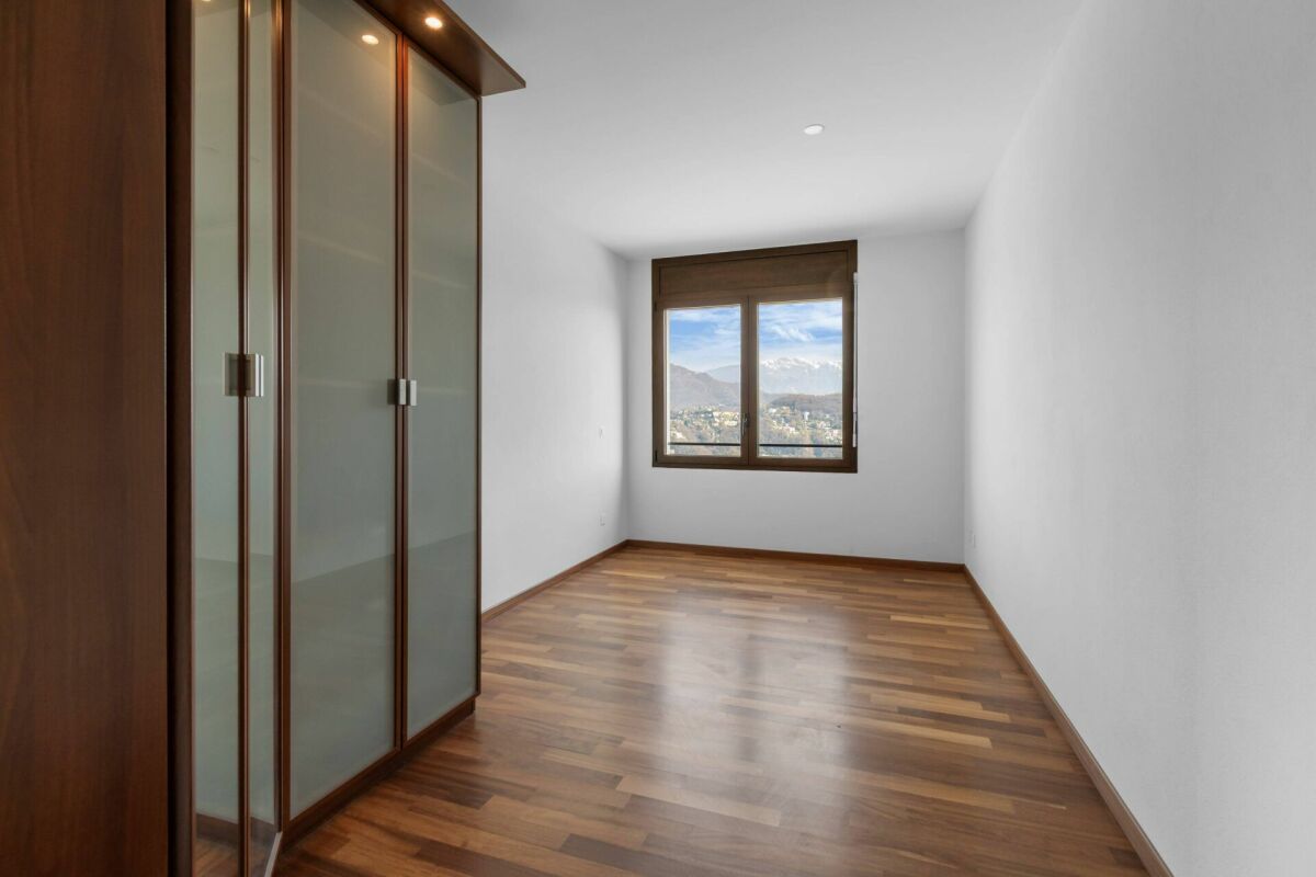 Elegante appartamento 3.5 locali con vista lago a Vernate