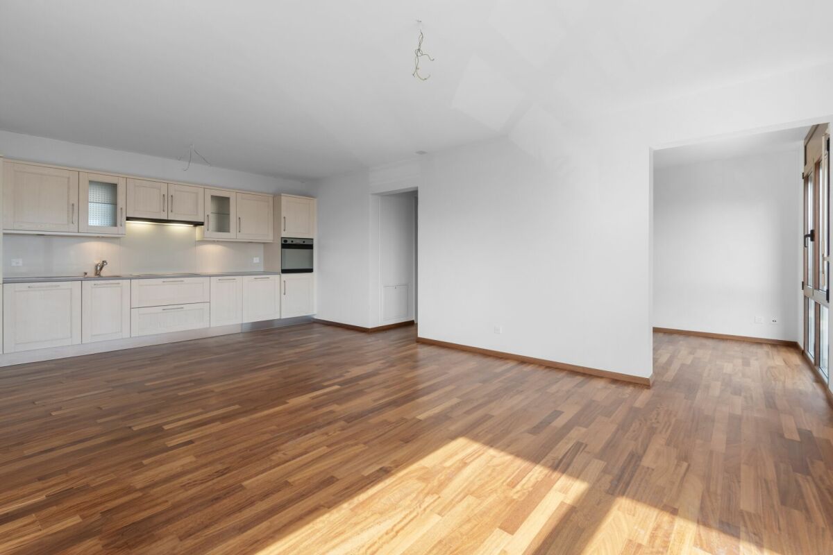 Elegante appartamento 3.5 locali con vista lago a Vernate