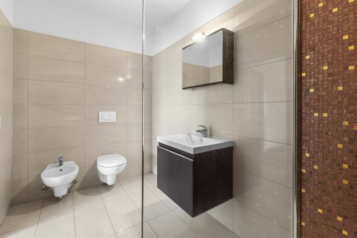 Elegante appartamento 3.5 locali con vista lago a Vernate