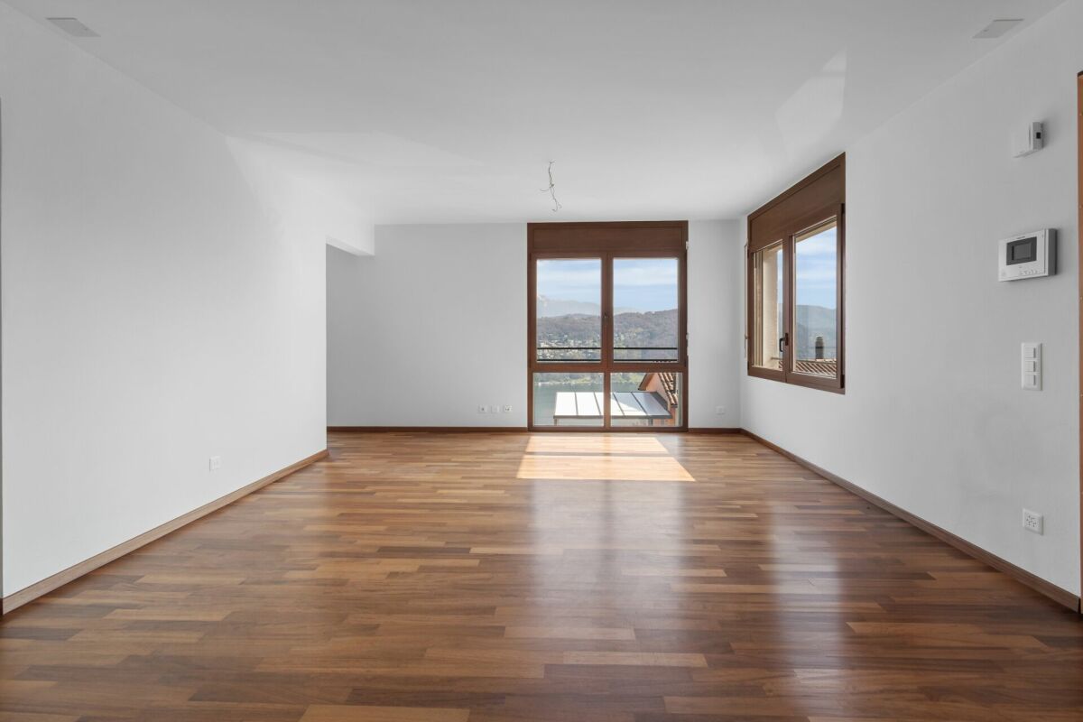 Elegante appartamento 3.5 locali con vista lago a Vernate
