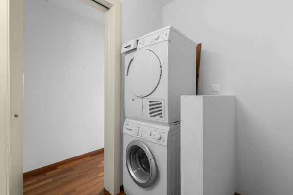 Elegante appartamento 3.5 locali con vista lago a Vernate 13