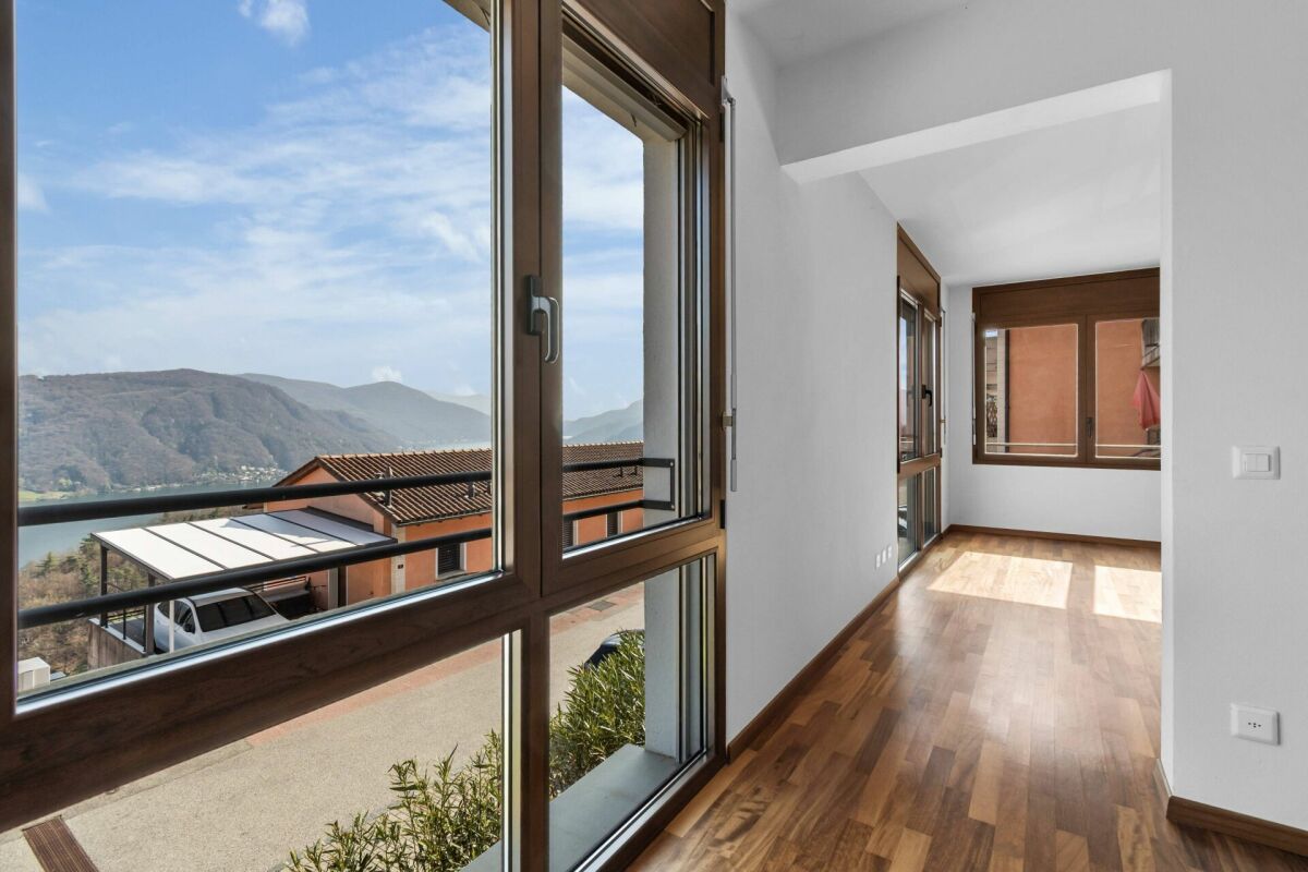 Elegante appartamento 3.5 locali con vista lago a Vernate